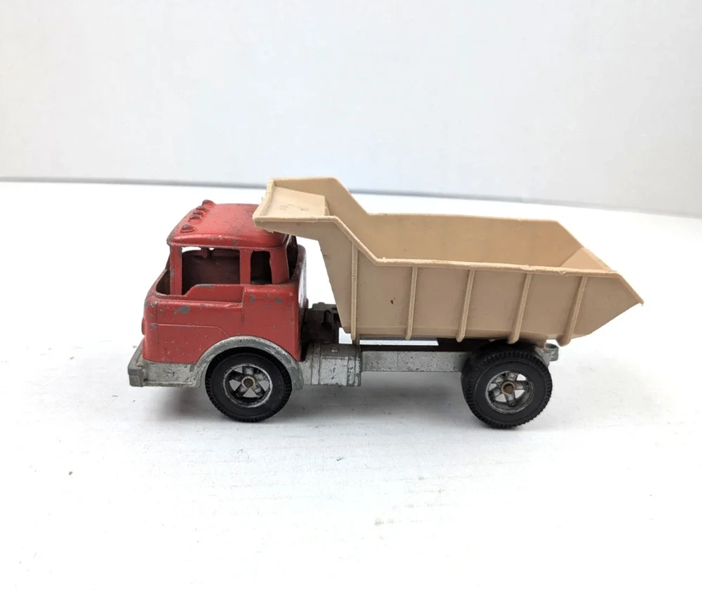 VINTAGE 1960's HUBLEY # 1490 Red Truck Ford Lever Dump Truck Toy